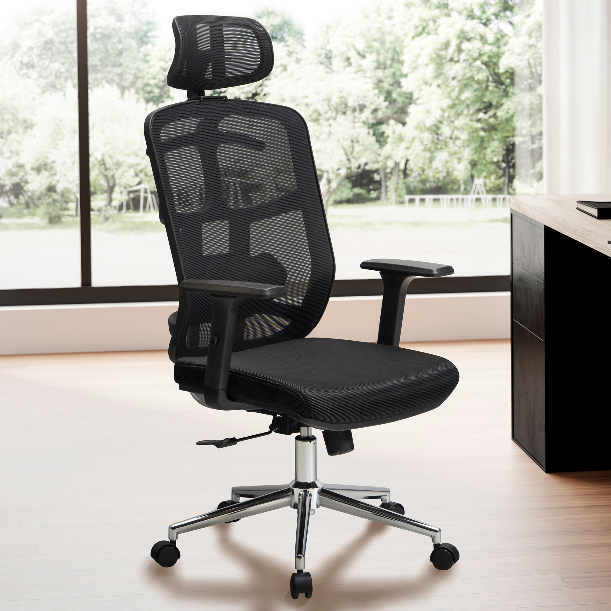 Čierna kancelárska stolička s mesh poťahom | Ergonomická s opierkou hlavy a bedrovou oporou | Rozmery: V 120-130 cm, Š 68 cm, H 68 cm